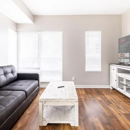 Luxury Downtown Townhome Private Garage Unit 3
